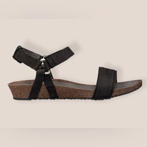 TEVA W MAHONIA STITCH HIKING SANDALS